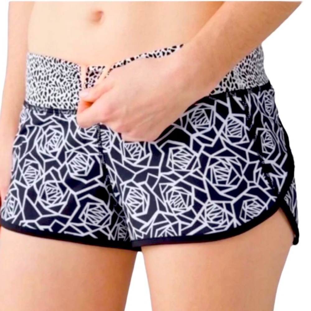NEW LULULEMON Run Speed 2.5" Short 10 Posey Miss Mosaic